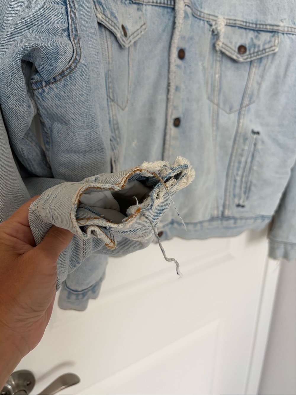 Vintage Levi’s Sherpa Trucker Jacket Made in USA XL Distressed Light Wash Denim - Picture 6 of 14
